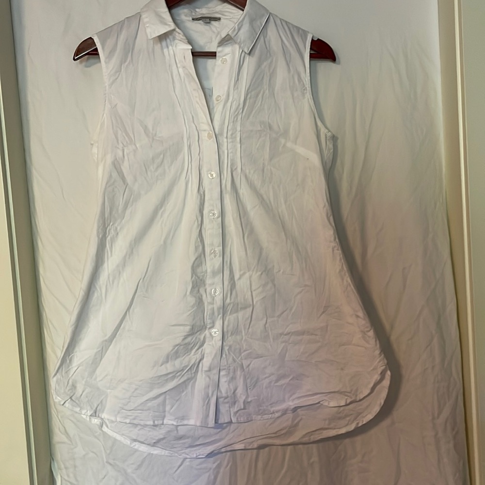 Sleeveless blouse